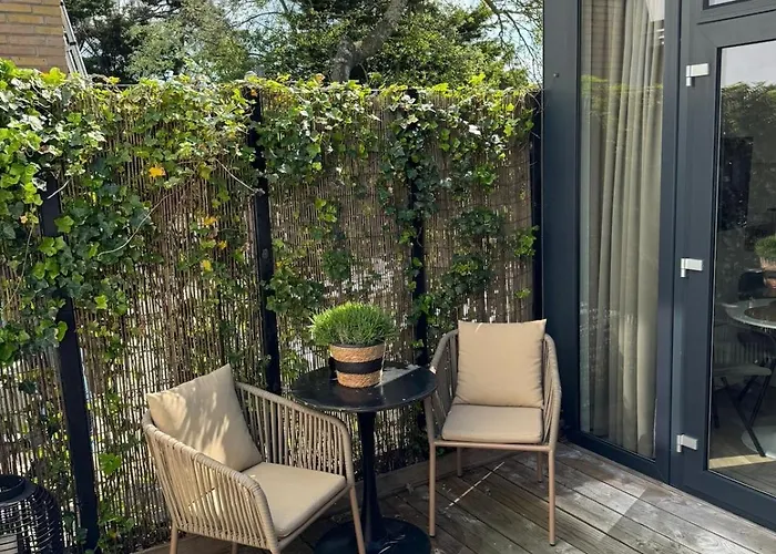 Apartman 55, Near The