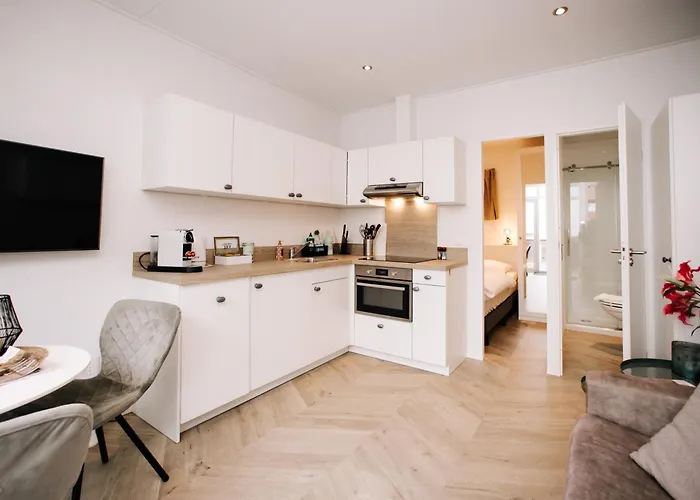 55, Near The Apartman