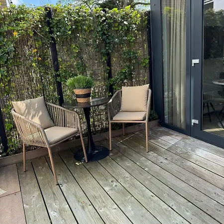 Appartement 55, Near The