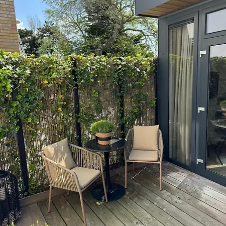Appartement 55, Near The